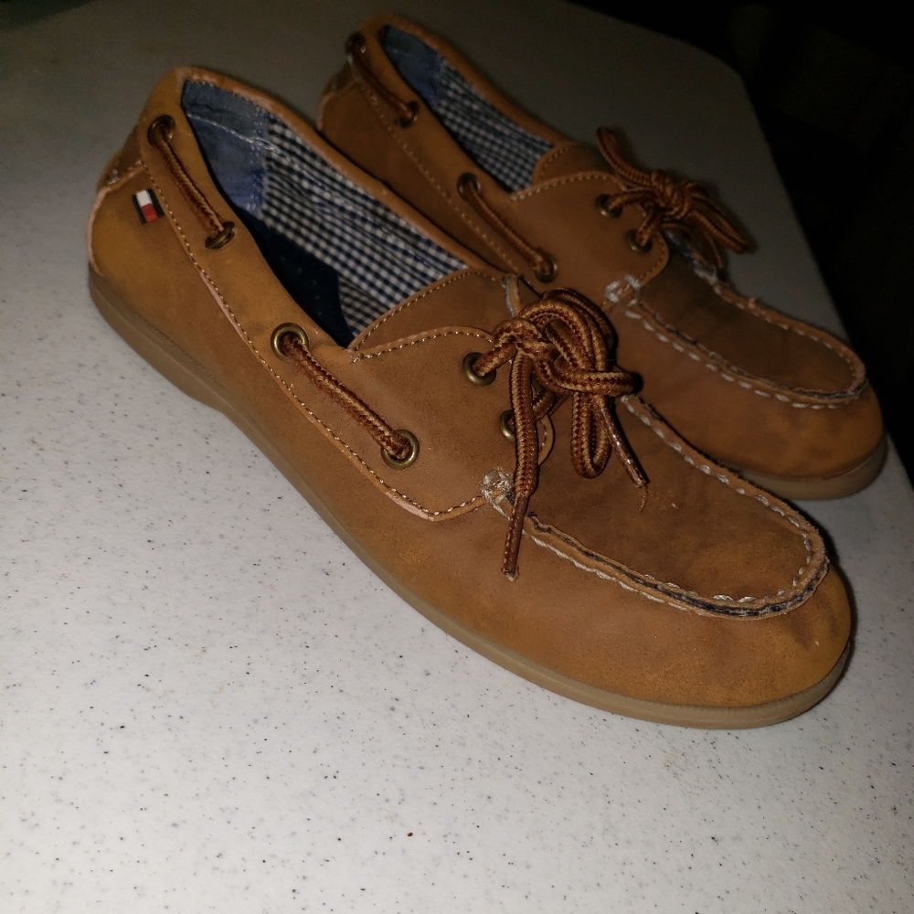 Tommy Hilfiger douglas boat brown youth size 3
